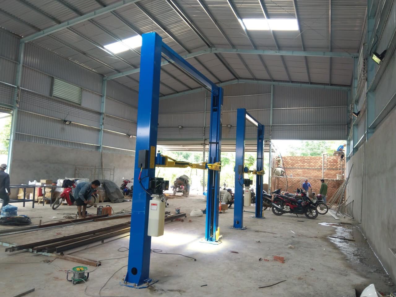 Cầu nâng 2 trụ PEAK 208C