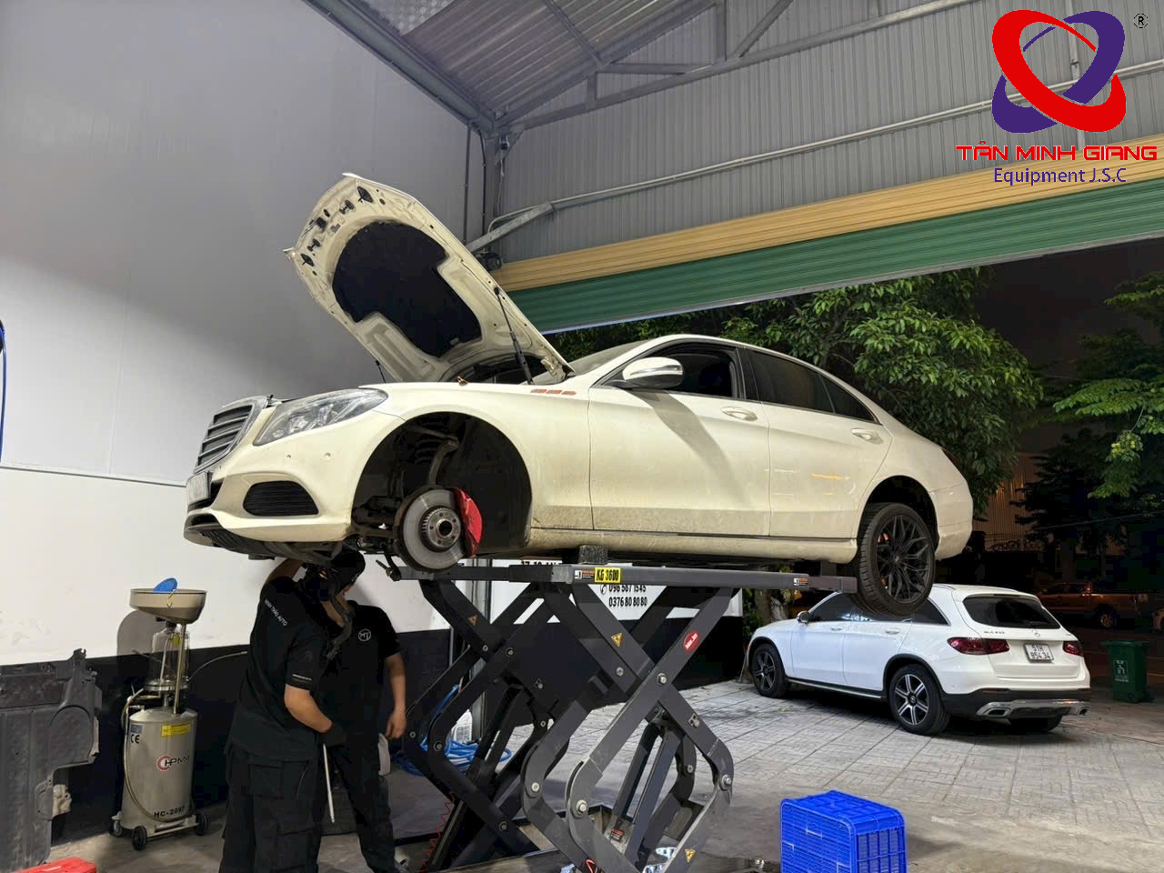 Cầu nâng cắt kéo nâng hạ xe ô tô lắp âm nền Weijia Lift